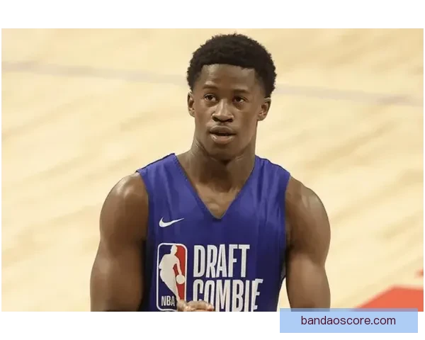 小伙子勇气可嘉埃奇库姆怒批裁判遭吹技术犯规